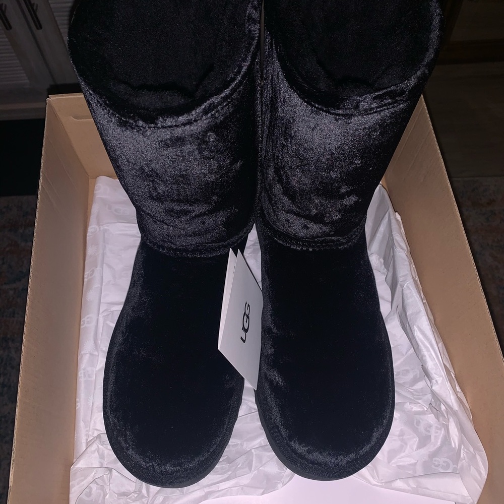New Black, Velvet Uggs